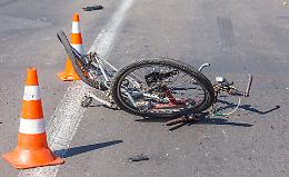 Pignola, bici contro moto: un morto
