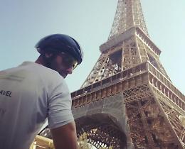 Da una torre all'altra, Massimo Pascale in bici da Satriano a Parigi