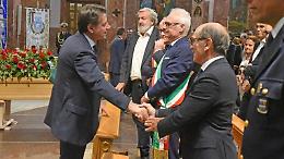 Tanta gente ai funerali del papà di Conte che ne ha sottolineato «l'impegno e l'amore per la comunità»