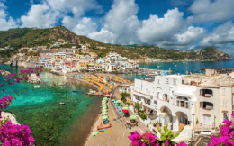 Viaggio lungo le coste della Campania e della Grande Lucania e del loro sogno del mare d'inverno. Ischia