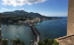 Viaggio lungo le coste della Campania e della Grande Lucania e del loro sogno del mare d'inverno. Le fortune di Ischia