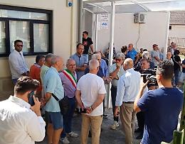 Sit-in dei cittadini di San Mauro Forte davanti al locale presidio del 118