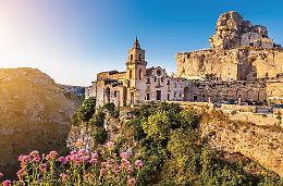 Dalla Basilicata alla Puglia, si diffonde l'esperienza di chi sceglie i piccoli borghi per lavorare lontano dalle città