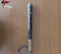 "Serve per difendermi": a Salandra denunciato un 20enne con una mazza da baseball nell'auto