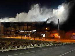 Incendio allo stadio di Taranto, Daspo per 3 tifosi del Foggia: tra loro pure un ragazzo di 20 anni