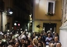 "Strada facendo" verso la verità: davanti alla chiesa della Trinità le note di Baglioni per Elisa Claps
