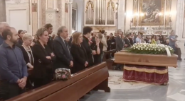 L'arcivescovo di Foggia ai funerali della tabaccaia uccisa: «Città succube della superficialità, reagisca»