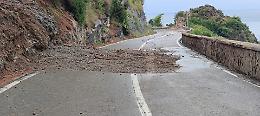 Maratea: ennesimo smottamento sulla Ss 18 in direzione Marina 