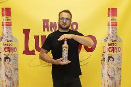 Amaro Lucano si rifà il look con la special edition firmata dall’artista Vincenzo Mascoli