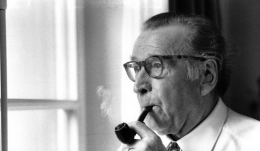 Georges Simenon e il peso materiale della scrittura
