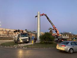 Matera: l'antenna telefonica nella rotonda di via Gravina diventa un caso