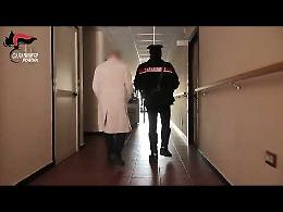 Accusa il medico di averla allontanata dalla figlia e tenta di accoltellarlo, arrestata 36enne a Cerignola