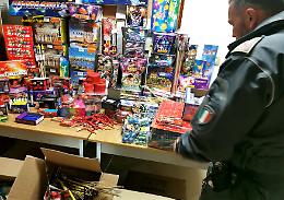 Botto di fine anno della GdF: i finanzieri sequestrano 37.500 fuochi d’artificio illegali e pericolosi a Cerignola