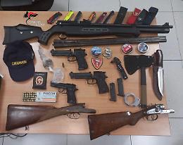Dal frangivetro alle munizioni per carabina winchester: ai domiciliari un 35enne di Potenza