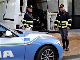 Pezzi di ricambio da auto rubate sul furgone di una ditta di Cerignola fermato dalla Polstrada di Avellino