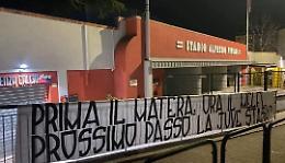Potenza Calcio, la tifoseria rossoblù punta il dito contro Macchia: "Anche la Juve Stabia?"