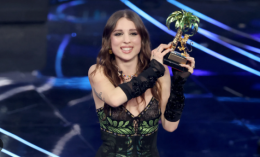 La cabala del numero 10 e la vittoria di Angelina Mango a Sanremo. «Mio padre sarebbe orgoglioso di me»
