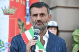 A Pisa muore l'Europa di Ventotene, Decaro: «I manganelli non sono mai la soluzione»