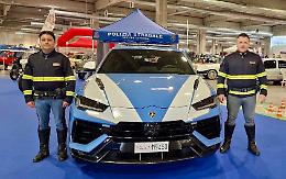 Con Antonio e Michele della Polizia Stradale di Matera un pizzico di Basilicata all'Automotoretrò di Parma