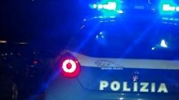 Nel tentare la fuga, a Cerignola un furgone sperona un'auto della Polizia e ferisce due agenti