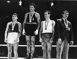 Oggi, 14 Marzo 1943, nasce Cosimo Pinto il pugile d'origine foggiana successore di Cassius Clay