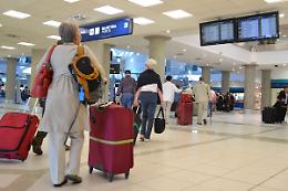 La linea ferroviaria interrotta tra Benevento e Foggia fa volare i biglietti aerei: fino a 350 euro per la Puglia