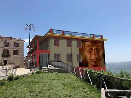 Un suggestivo "Uomo dal fiore in bocca" nel più piccolo e più affascinante teatro d'Italia: il Loto di Ferrazzano