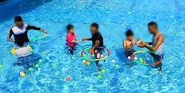 Foggia e Trepuzzi all' "Abbracciata collettiva" in acqua per i bambini autistici 