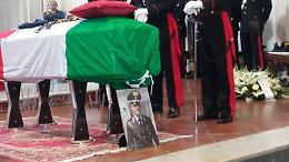 L'addio ai due giovani carabinieri pugliesi morti, il vescovo di Manfredonia Moscone: "La loro morte è un assassinio"