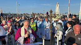 La Madonna di Fatima arriva a Termoli dal cielo, tra migliaia di fazzoletti bianchi