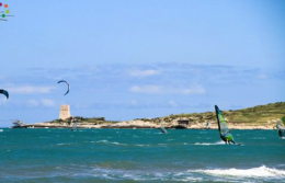 Onda alta fatale a Vieste per un giovane surfista