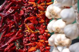 In Basilicata è boom di farmaci antibatterici: i lucani hanno dimenticato i "miracoli" di aglio e peperoncino?