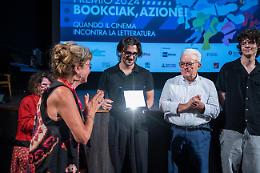 Chi nasce a Molfetta, come Mattia de Gennaro, può sognare che anche a Milano c'è il mare e meritarsi la "gondola" del Memory Ciak al Festival del Cinema di Venezia
