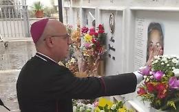 Potenza, Mons. Carbonaro in preghiera sulla tomba di Elisa Claps 
