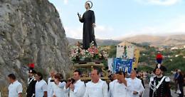 Pescopagano in festa per Gerardo Maiella: il santo lucano dei miracoli morto giovane,  protettore delle mamme
