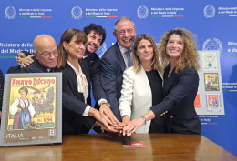 “Imprenditoria Italiana”, emesso un francobollo per omaggiare l’Amaro Lucano