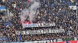 Da Bergamo a Palermo striscioni contro il mancato rinvio di Foggia-Catania : «La morte non è uguale per tutti»