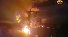 Nei pressi di Vietri di Potenza in fiamme un camion: salvo l'autista originario di Sicignano degli Alburni