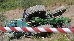 Una Volkswagen travolge un trattore a Castelnuovo della Daunia: un morto e due feriti