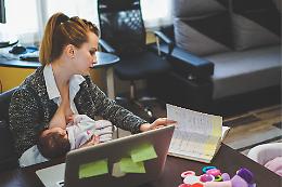 Favorire le mamme lavoratrici nell'allattamento al seno è segno di civiltà, ma anche investimento per il futuro