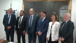 Acqua, sanità, lavoro e infrastrutture: caro Babbo Natale, salvaci tu!