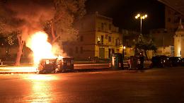 Capodanno di fuoco a Foggia, tra cassonetti e auto in fiamme: 40 gli interventi dei Vigili del Fuoco