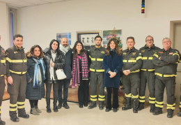 La senatrice foggiana Fallucchi passa in rassegna le forze dell'ordine per sostenere la divisa