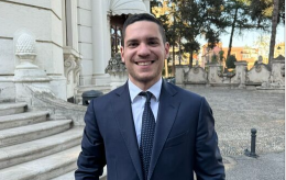 A Firenze vietato cantare in napoletano per un ragazzo di Benevento, Mastella: «È razzismo stupido e velenoso»