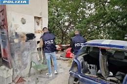 Sei delinquenti, tre di Cerignola, arrestati a Canosa dalla Polizia mentre facevano a pezzi auto di lusso