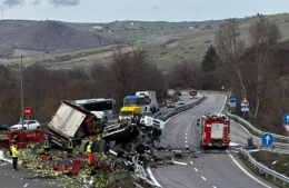 Camion si ribalta sulla Basentana: perde la vita un 36enne del Napoletano 