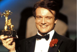 “Perdere l’amore” e ritrovare il grande successo a Sanremo, per Massimo Ranieri un trionfo di emozioni straordinarie