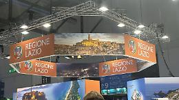 Matera nello stand promozionale del Lazio alla Bit di Milano: i visitatori fanno notare l'errore, la Regione si scusa