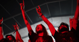 La guerra santa del rock: tra demoni, chitarre e predicatori miliardari