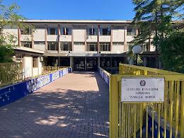 Si sentono degli scricchiolii, evacuata una scuola a Matera